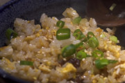 海外「日本の料理が俺たちを呼んでいるぞ・・・」日本料理人が作るガーリックライスに外国人から大量のコメントが！