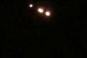 韓国の上空にオレンジ色の光…「明らかにUFO」専門家も興奮した映像＝韓国の反応