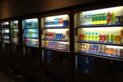 タバコにビール、カレーライス…日本の自販機は世界一！？「日本のコンビニと自販機は異次元！」「自販機のビール飲んで興奮したw」海外の反応