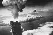 中国人「なぜ日本は原爆投下したアメリカに謝罪を求めないの？」