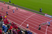 海外「スウェーデン、ハードル競走の試合中に走路を塞ぐ活動家達」