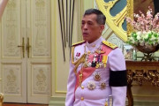 タイ国王、新型コロナ対策のため20人のハーレムと高級ホテル丸ごと貸切生活へ(海外の反応)