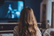 中国人「日本のテレビに出ていた芸能人。この人は男？女？」　中国人「超大物芸能人」「歌がかなりうまい」「むっちゃ金持ち」