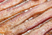 「豚は食べたくない」ベーコンはいかに作られるか 海外の反応