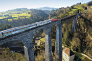 スイス鉄道の客室から2000万円相当のゴールドの落とし物が見つかるｗｗｗｗ
