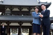 韓国人「李大統領が日本で履いた75万ウォン(約8万円)のスニーカー、秘書から借りたものだったｗｗｗ」