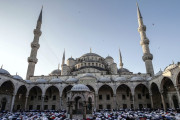 【海外の反応】イスラム教徒「なぜキリスト教はイスラム教と違って他の宗教に対して寛容さがないんだ？」