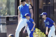 【海外の反応】大谷翔平が子供たちと戯れながらもパワーを見せつける「俺も彼の子供になりたい…」