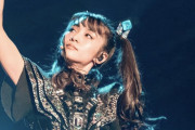 新しいPMCの新衣装を着たBABYMETALの表紙だ！　【海外の反応】