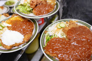 京都で60年も学生たちのお腹を満たし続けている”ハイライト食堂”！！外国人「でっかいカツ見てたらお腹が空いたぞ！」