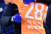 江原の劇的な残留を導いたチェ・ヨンス監督「こういう試合は二度としたくない…石田雅俊の一言が我々を刺激」