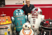 これはすごい！スターウォーズの木製ドロイドづくりに情熱を捧げる男性