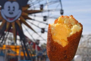 外国人「ディズニーランドに行くんだがオススメの食べ物ってある？」