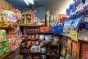 【海外の反応】「日本のお店は奇妙でカッコイイ」日本のヴィレッジヴァンガード。