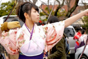 海外「伝統に身を包んだ若い日本人女性から溢れ出る信じられないほどの魅力！」京都の三十三間堂で毎年開催される通し矢を撮影した動画が話題に（海外の反応）