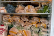 ロシアのマクドナルド全店が営業停止で大行列。転売目的で買い占めする人も