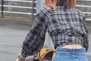 【画像】ショートパンツのチャリンコギャル