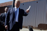 【悲報】アメリカが侵入不可能を謳う「国境の壁」、安物の工具で楽に突破する人が続出ｗｗｗｗｗｗ