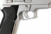 海外「アメリカ人が荷物に銃を入れたまま飛行機に乗って日本の空港で逮捕されたぞ」→「アメリカの検査局は何をしているんだ？」
