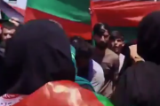 自分たちの権利を守る。タリバン政権に対する行進を率いる勇敢なアフガニスタン女性。海外の反応