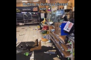 アメリカ、大寒波で警察機能が停止、市民は略奪を開始、銃撃事件も（海外の反応）