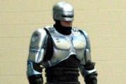 【海外】リアルなロボコップはもうすぐそこ？未来の警備ロボット開発の最前線！