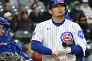 【海外の反応】鈴木誠也さん、自打球の痛みに耐える→球審から無慈悲な宣告→物議に