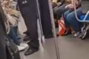 海外「スマホの中身を抜き打ち検査する中国警察。インスタグラムやTwitterなどの禁止された外国製アプリがないか確認」