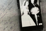 アナログ世代のお母さんの知恵袋。スマホの画像を遠くにいる娘に見せるため、こんな方法を思いついた