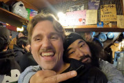 海外「日本人っていいな～」東京の飲み屋街でアメリカ人旅行者が見せた和気あいあいの様子に注目