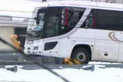 【韓国の反応】日本の北海道で韓国人観光客が搭乗するバスが分離帯に追突「18人軽傷」…韓国の反応「日本も運転手の年齢が高い。/なぜ日本に行くのか。」