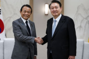 【韓国の反応】尹大統領、麻生太郎元首相に会い「民間交流の活性化」を要請。韓国の反応「尹政府は日本の利益を優先する。/韓国人を犬豚と認識している。」