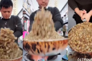 豪快に舞う大量の具材！中国のシェフの鮮やかなフライパンさばきに注目！