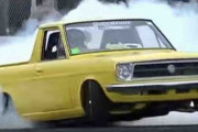 【海外の反応】日産サニートラックにV8スワップしてバーンナウトしてみた！