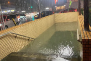 【海外】「日本の洪水は別次元」水没した日本の地下道に海外が驚愕！