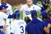 【海外の反応】大谷翔平の反撃の二塁打＆フリーマンの逆転サヨナラ満塁弾でド軍がWS先勝！「史上最高の試合…」