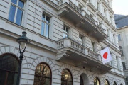 安倍政権と原発事故を批判、日本大使館がウィーンの芸術展の公認取り消し（海外の反応）