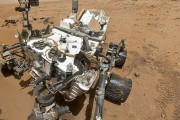「火星には、こんな穴が開けられているんだ…」探査機が撮影した写真