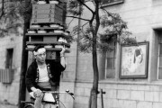 【画像あり】韓国人「1935年 日本のそば配達員がマジでヤバ過ぎた‥（ﾌﾞﾙﾌﾞﾙ」→「日本ではこれが日常」　韓国の反応