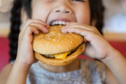 海外「貧乏育ちで、親ができる精一杯のご馳走だったんだ」マクドナルドにまつわるみんなの思い出