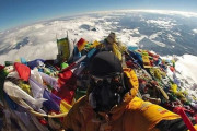 「どうすればゴミを減らせる！？」エベレストの頂上がゴミだらけだと話題に 海外の反応