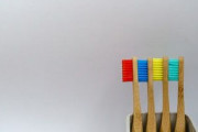想像できる！？歯ブラシの作りかた「手作業で植毛してると思ってたw」「長年の疑問がすっきり！」海外の反応