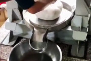 海外「ココナッツミルクはこうやって絞るんだよ」←へぇええええ！　海外の反応