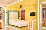 落ち着かないがすぎる！無料でも君は耐えられるか？全部ガラス張りホテル部屋に