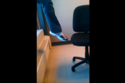 「回転イスを信頼し過ぎるとこうなる」Youtube面白動画  海外の反応