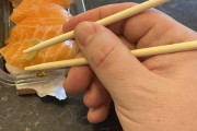 外国人「地元の寿司レストランがとんでもない改悪してきた」