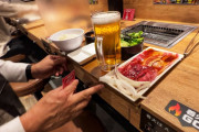 世界的には珍しい？日本の一人焼肉専門店！！外国人「日本のレストランは一人でも楽しめるのがいいよね」