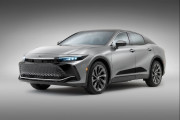 日本のトヨタが新型「クラウン」を世界初公開！カッコいいけど…【タイ人の反応】
