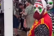 「完全に予想外だった…」一瞬にして全く別の顔に変貌するピエロ男性