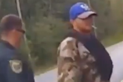 こうかはばつぐんだ！テーザー銃を逃走する男に向かってバシッと決める。海外の反応